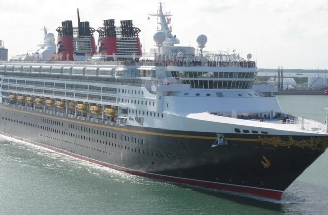 Disney Cruise Line Celebrates 2025 Blue Circle Award in Vancouver