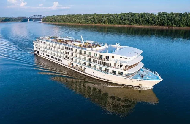 Economic Hopes Rise as Arkansas River Cruise Ship Sets Anchor in Van Buren