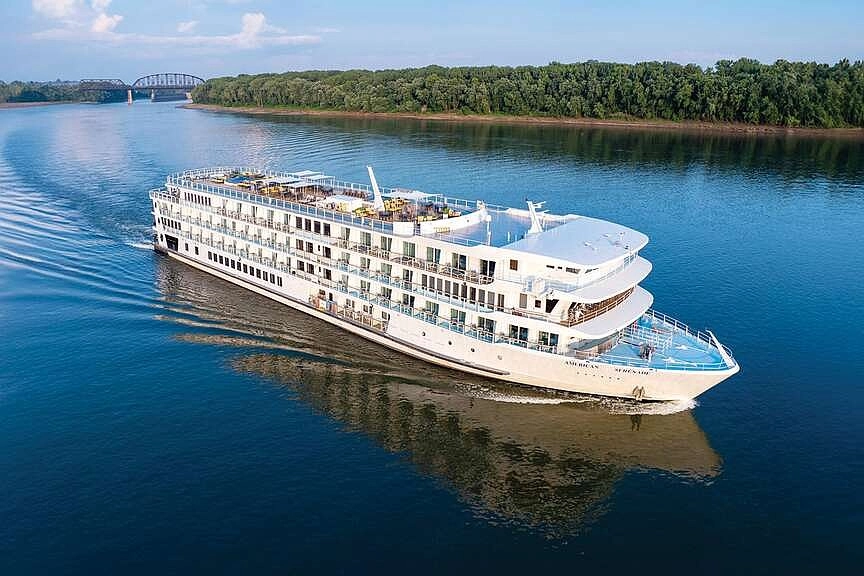 Economic Hopes Rise as Arkansas River Cruise Ship Sets Anchor in Van Buren