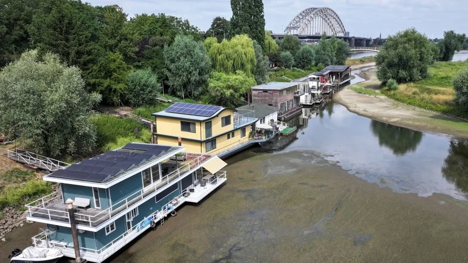Drought and Heatwaves: The Impact of Shrinking Rivers on Europe’s Houseboats and Cruise Ships