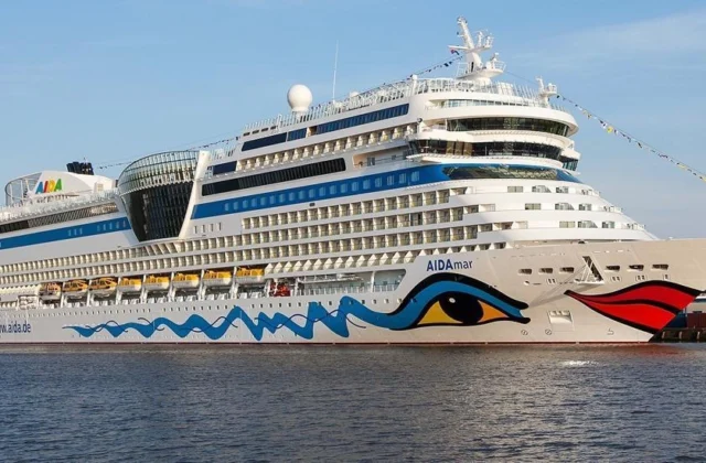 AIDAmar Experience: Passengers Onboard During Unique Dry Dock Operation in Rotterdam